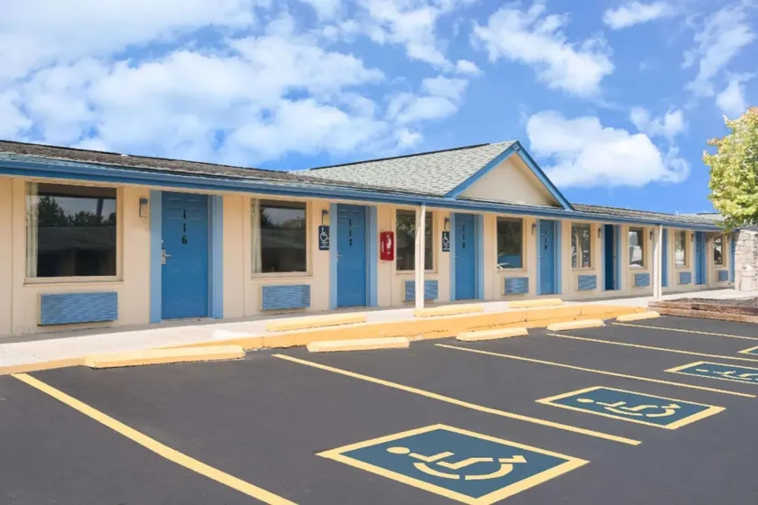 Hilliard Motor Lodge - Image 1