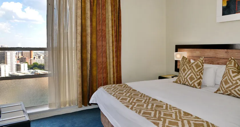 The Parktonian All Suite Hotel - Image 1