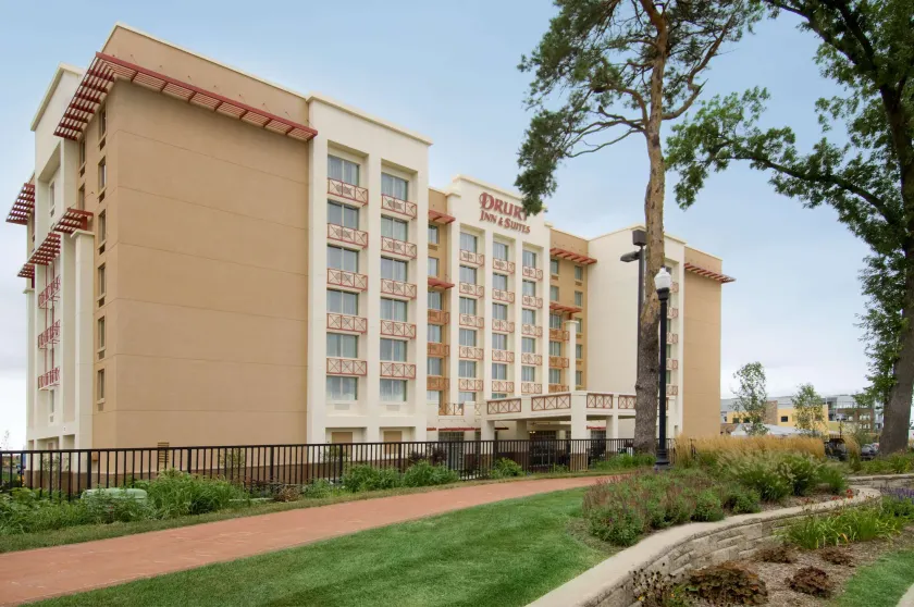 Drury Inn & Suites West Des Moines - Image 1