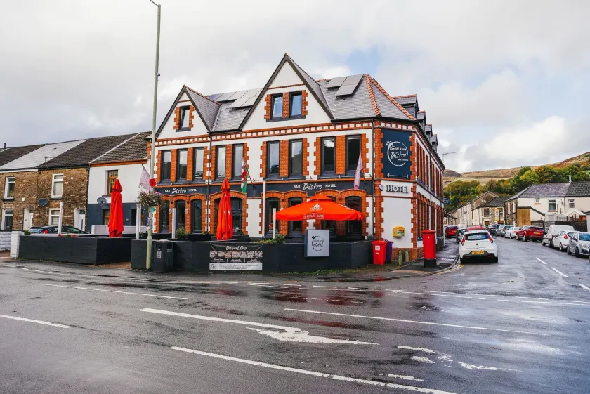 Cardiff Arms Bistro and Hotel - Image 1