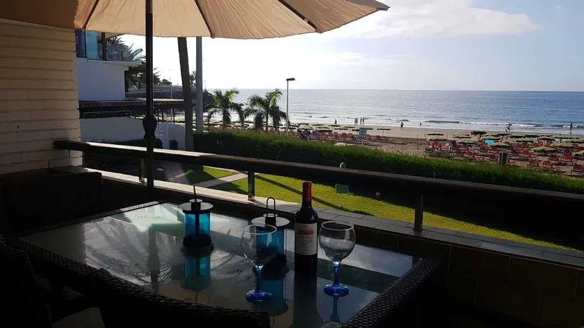 Apartment on the First Line of the Beach of Las Burras With sea Views - Image 1