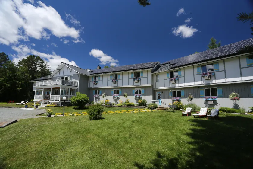 Carlson's Lodge - Image 1
