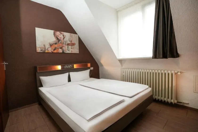 Hotel Frohnhauser Hof - Image 1