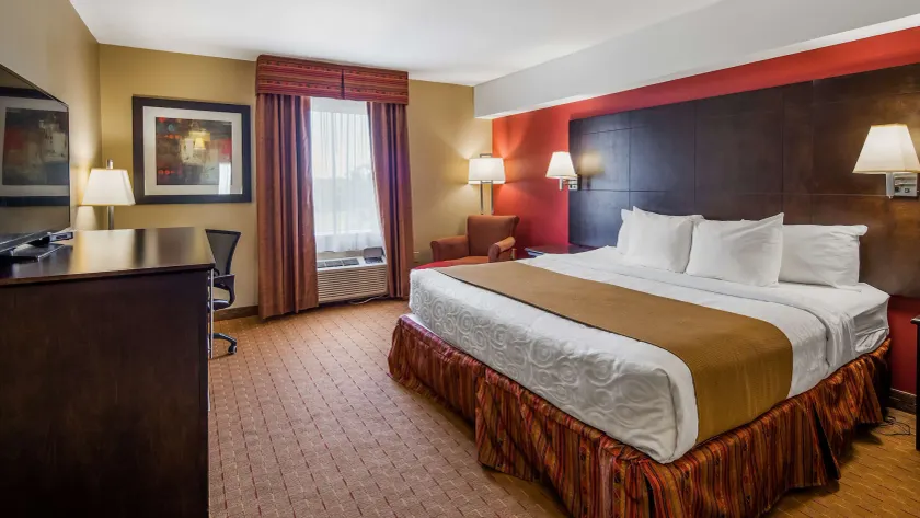 Best Western Plus Bowmanville - Image 1