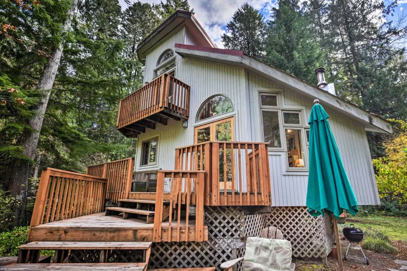 River Views, Private Hot Springs Tub, Forest, Deck - Image 1
