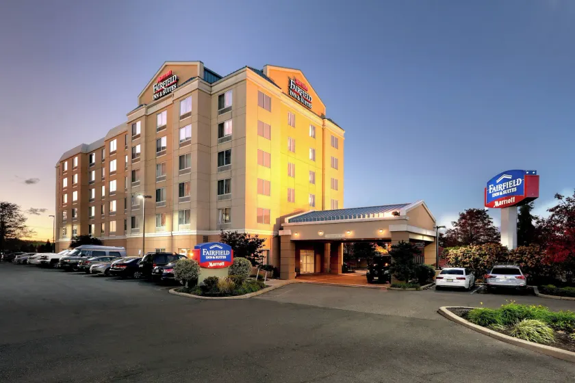 Fairfield Inn & Suites Woodbridge - Image 1