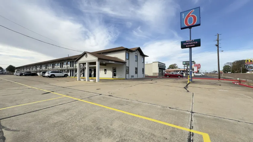 Motel 6-Dyersburg, TN - Image 1