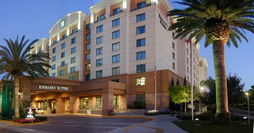 Embassy Suites by Hilton Sacramento Riverfront Promenade - Image 1