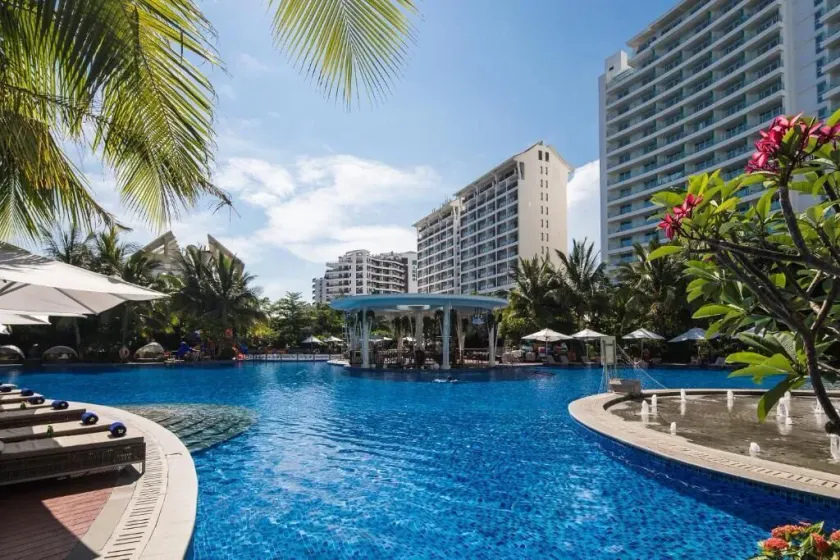 Ramada Plaza by Wyndham Sanya Bay - Image 1