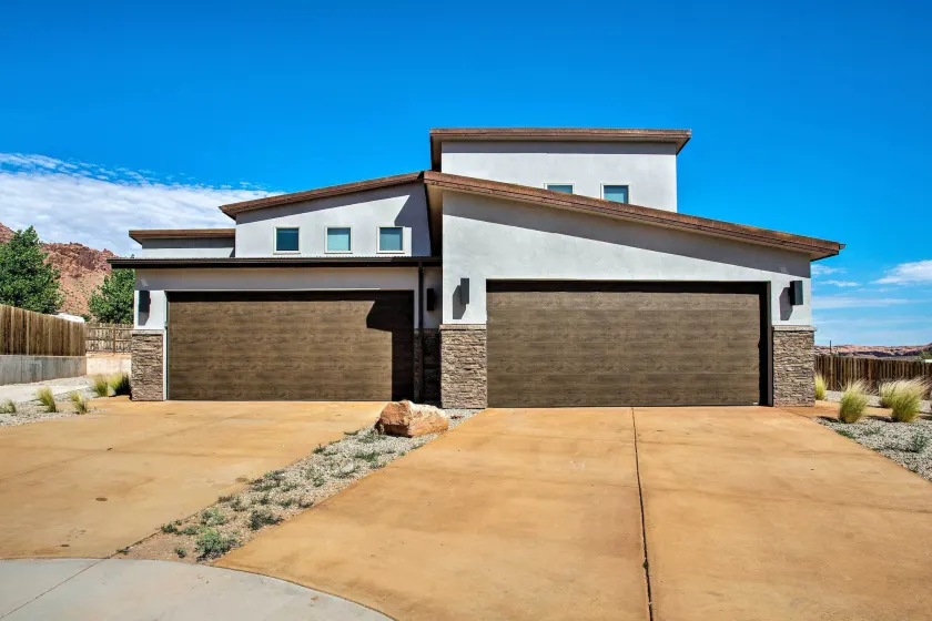 Upscale Moab Townhome w/ Hot Tub: 20 Min to Arches - Image 1