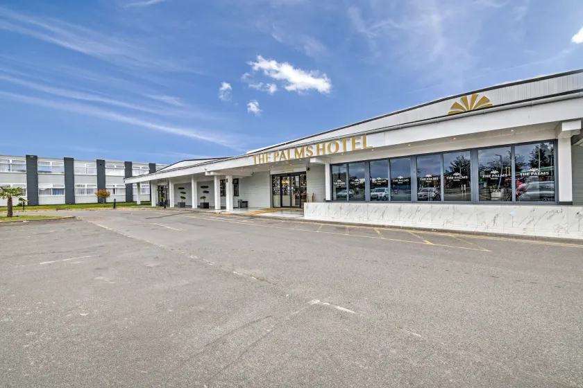Palms Hotel & Retreat By Palette London Romford - Image 1
