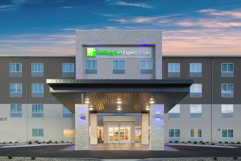 Holiday Inn Express & Suites - Rapid City - Rushmore South by IHG - Image 1