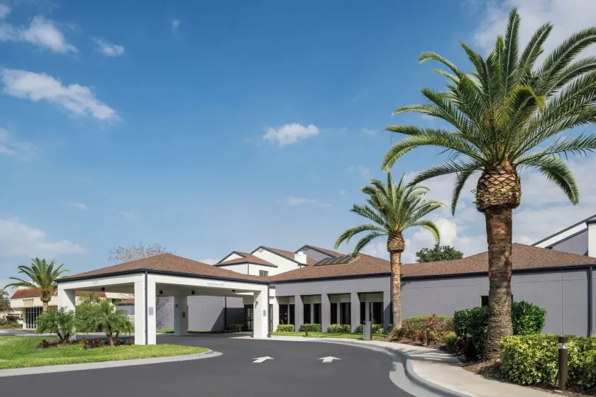 Courtyard by Marriott Orlando Airport - Image 1
