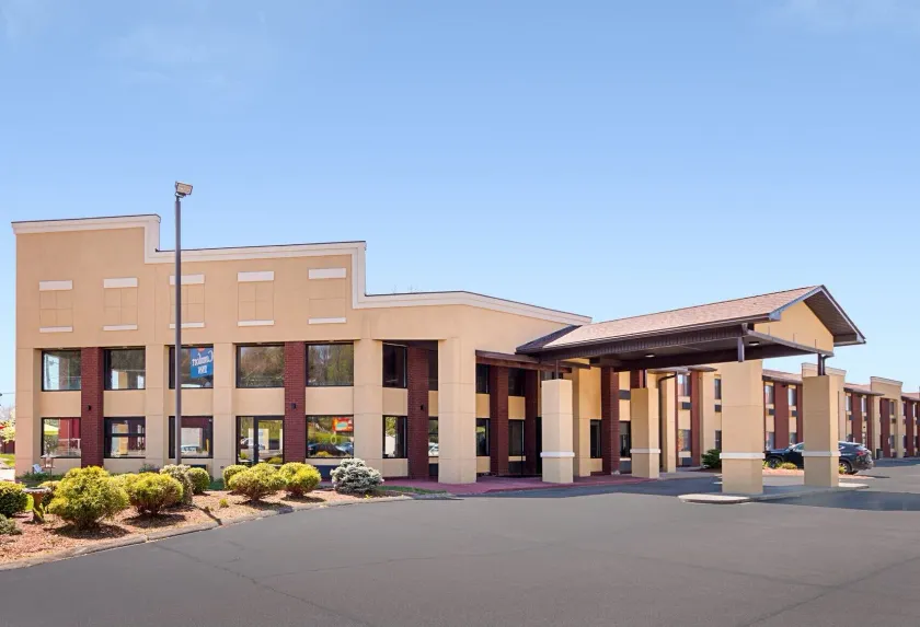 Quality Inn Parkersburg North - Vienna - Image 1