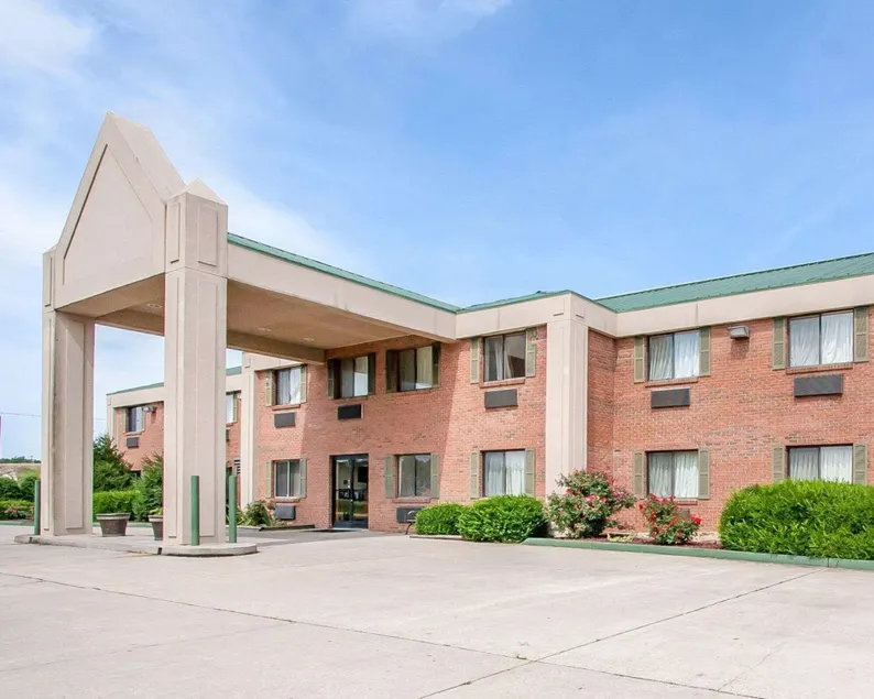 Econo Lodge Dexter - Image 1