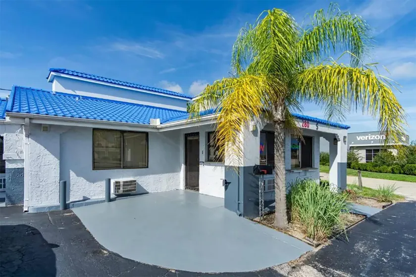 Howard Johnson by Wyndham Sebring - Image 1