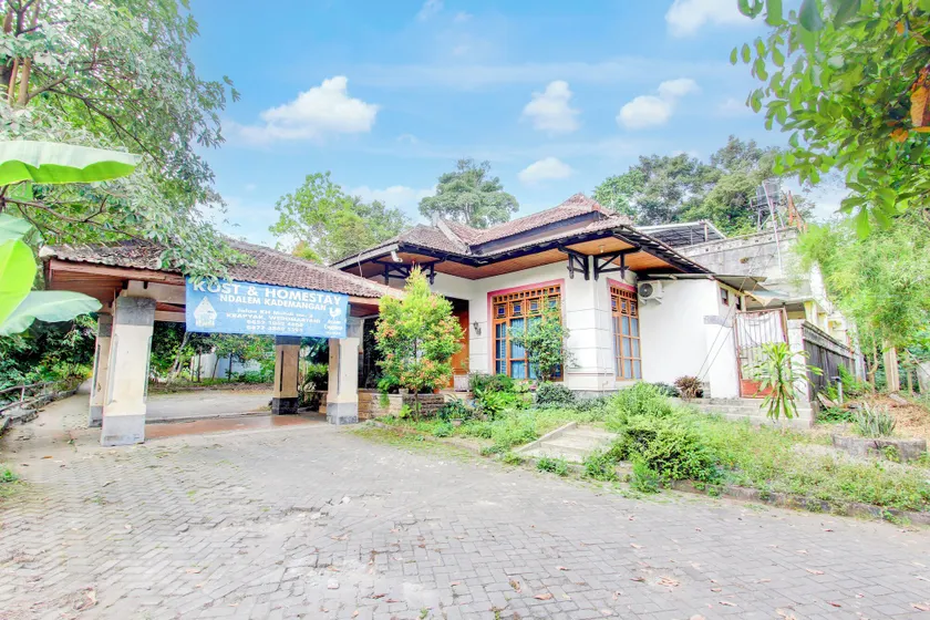 Hotel O Homestay Ndalem Kademangan - Image 1
