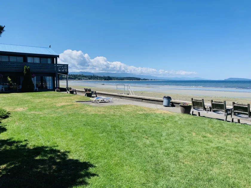 Sand Pebbles Inn - Image 1