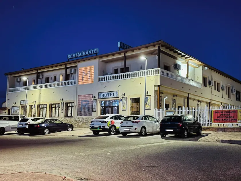 Ballestar Hotel Bar & Grill - Image 1