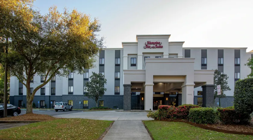 Hampton Inn & Suites Lafayette - Image 1