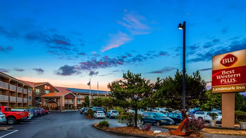 Best Western Plus Landmark Inn - Image 1