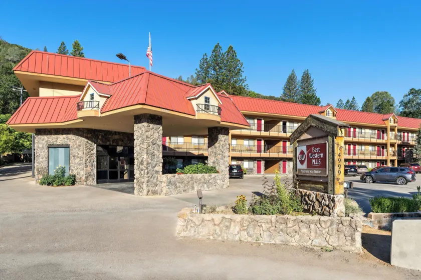 Best Western Plus Yosemite Way Station - Image 1