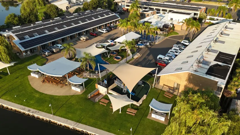 Lake Edge Resort - Image 1