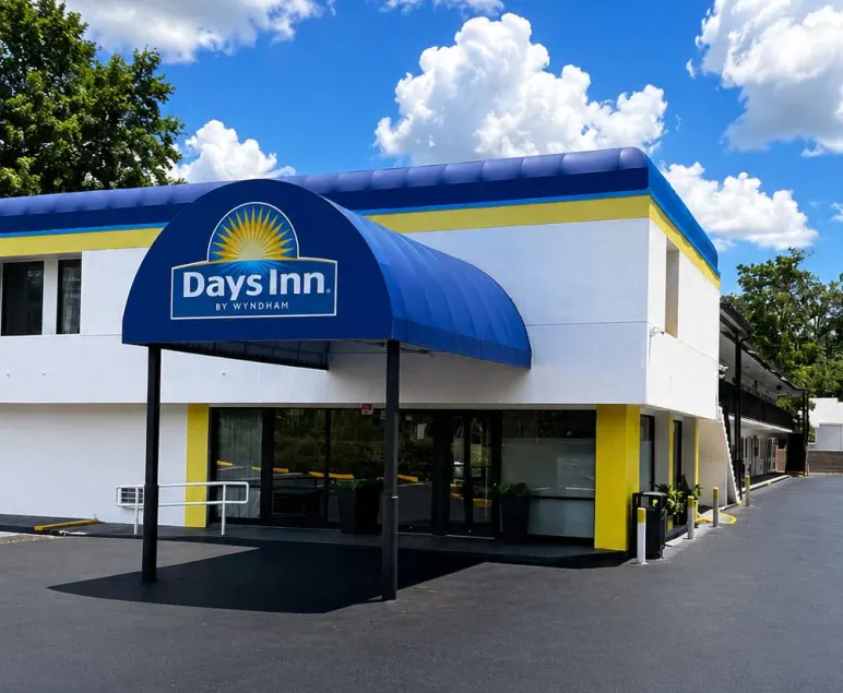 Days Inn by Wyndham Gainesville Hospital - University Area - Image 1