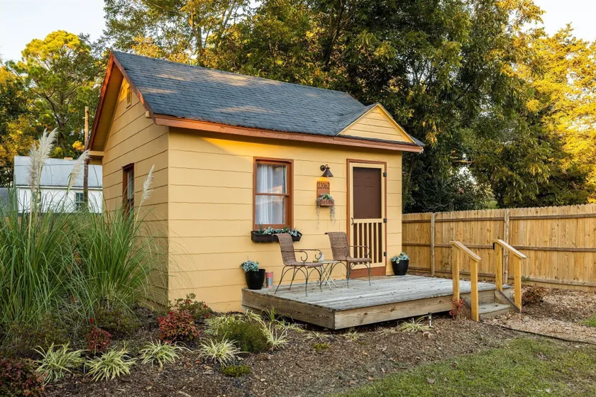 Cape Charles Tiny Livin' - Image 1
