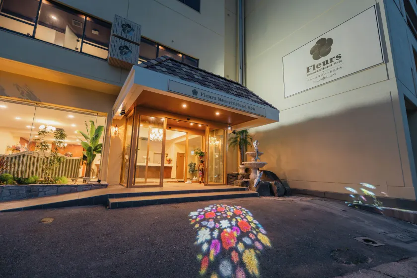 Fleurs Resort & Hotel - Image 1