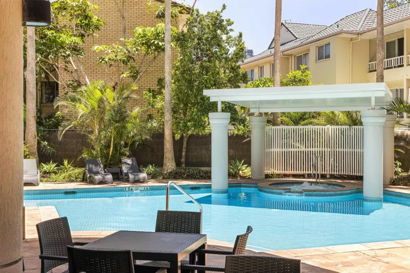 Oaks Gold Coast Hotel - Image 1