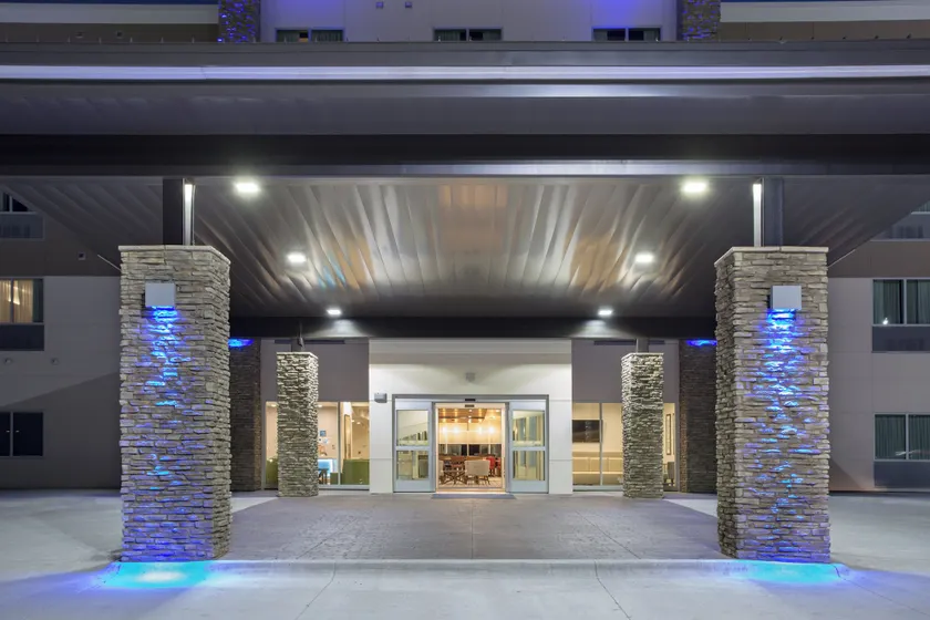 Holiday Inn Express & Suites Lincoln I - 80 by IHG - Image 1