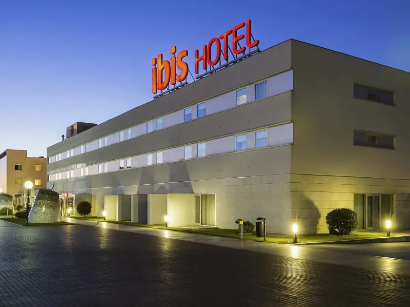 Hotel ibis Porto Sao Joao - Image 1