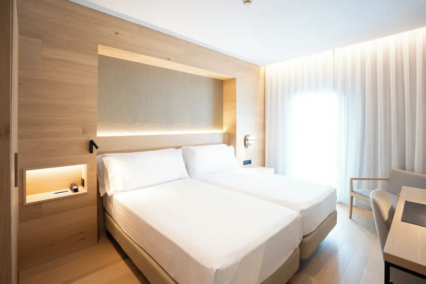 Hotel Zenit Bilbao - Image 1