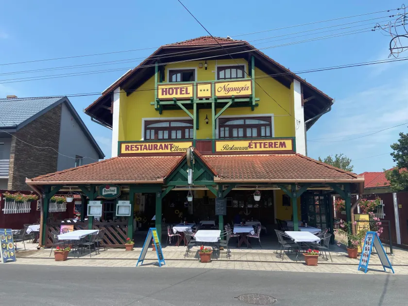 Hotel Napsugár - Image 1