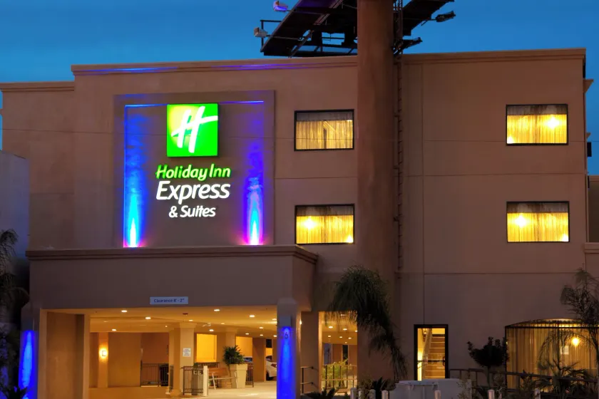 Holiday Inn Express & Suites Woodland Hills by IHG - Image 1