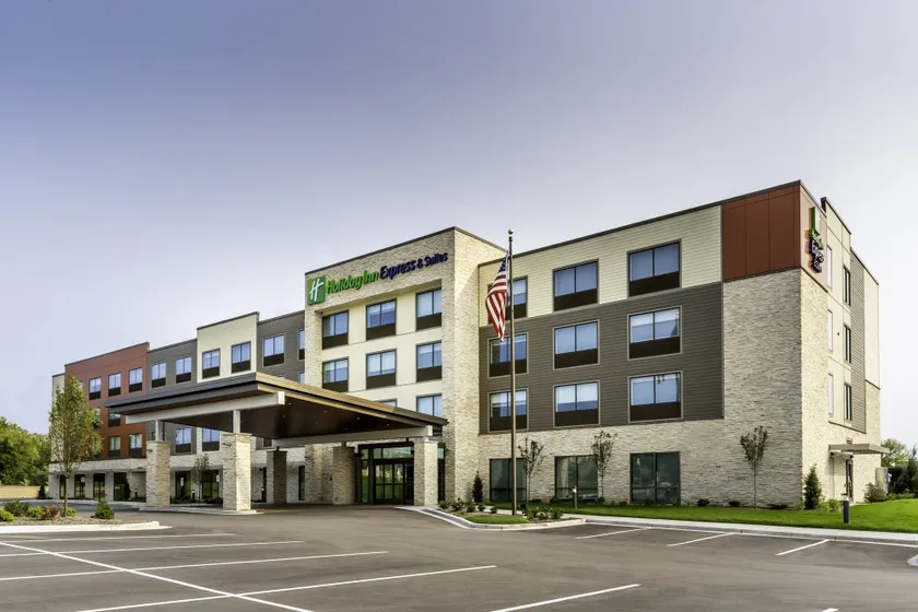 Holiday Inn Express & Suites - Milwaukee West Allis by IHG - Image 1