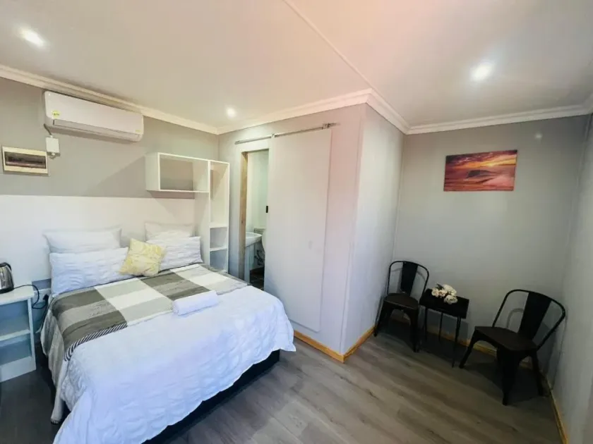 Ten Flags Theme Park - Room