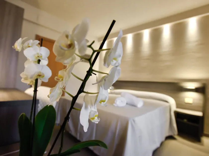 Hotel Crystal - Image 1