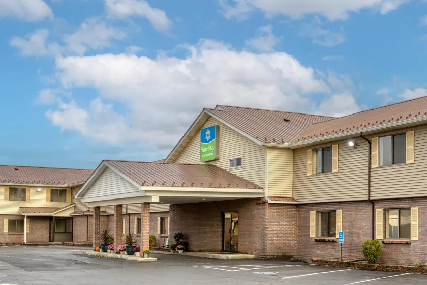 SureStay by Best Western Massena - Image 1