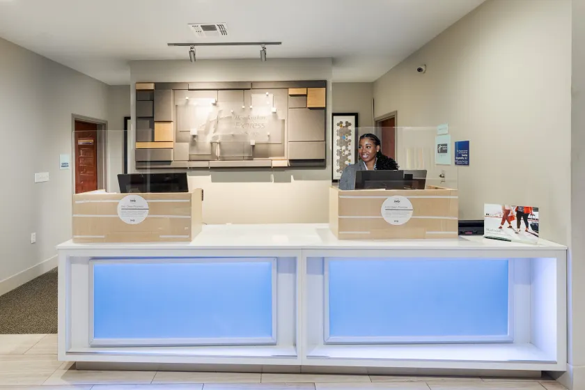 Holiday Inn Express & Suites West by IHG - Eingangsbereich