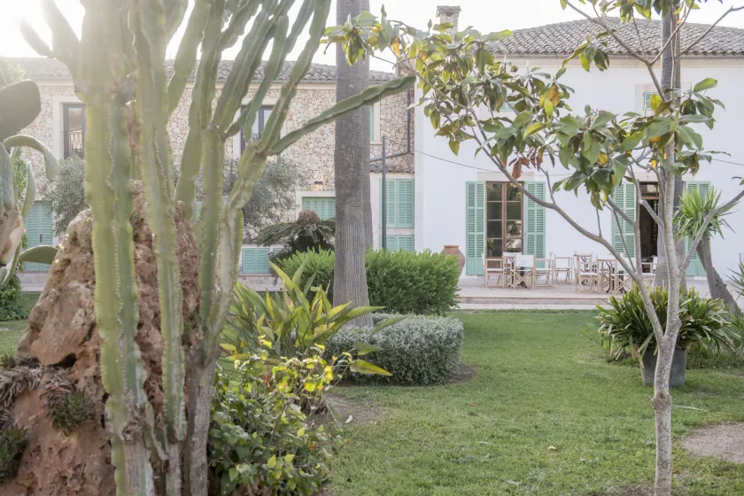 Curolla Petit Hotel - Image 1