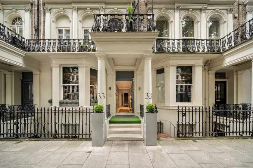 The Beaufort Hotel - Image 1