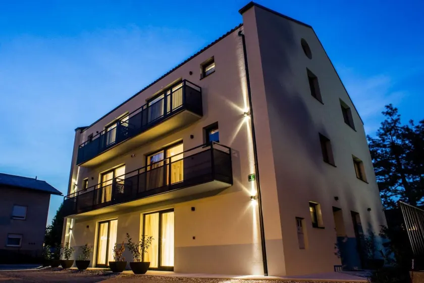 Vault Hotel - Image 1