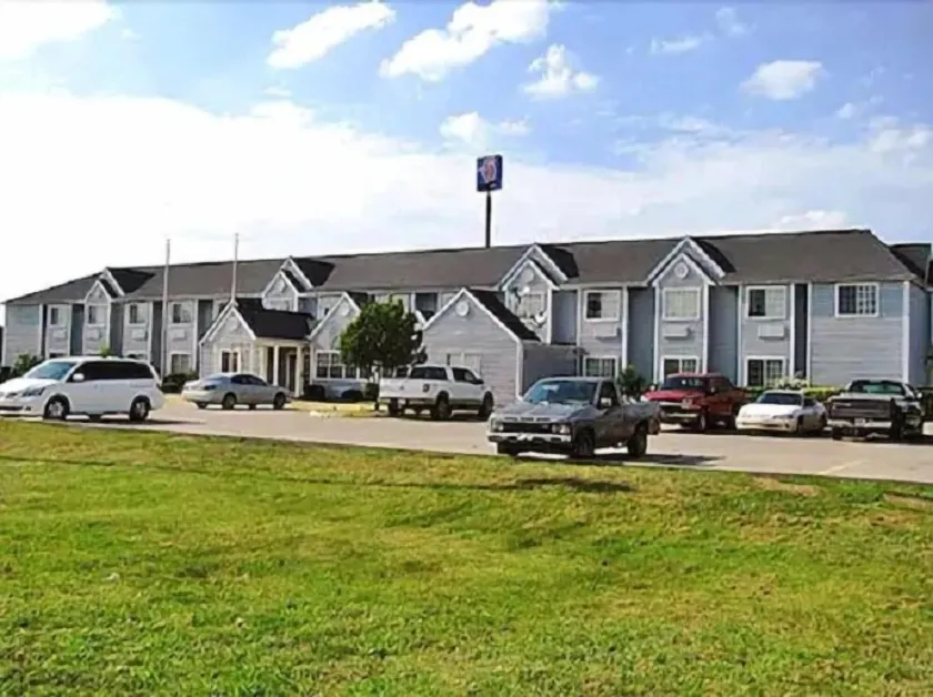 Motel 6-Mcalester, OK - Image 1