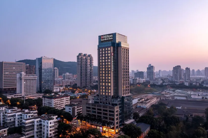 Hilton Garden Inn Xiamen Bailuzhou Park - Image 1