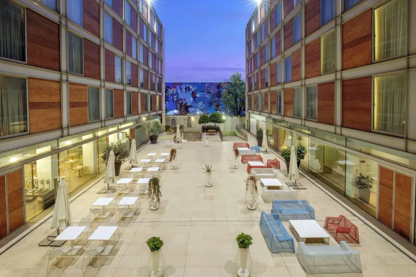 DoubleTree by Hilton Milan - Image 1