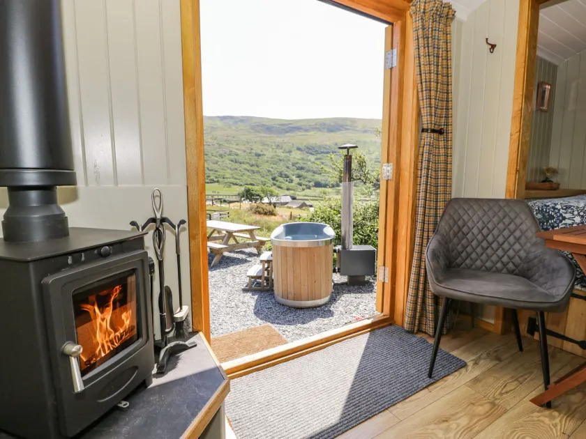 Llethr - Shepherds Hut - Image 1