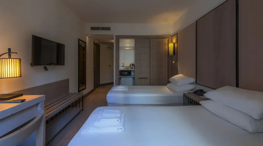 LIV Hotel by Bellazure - Image 1