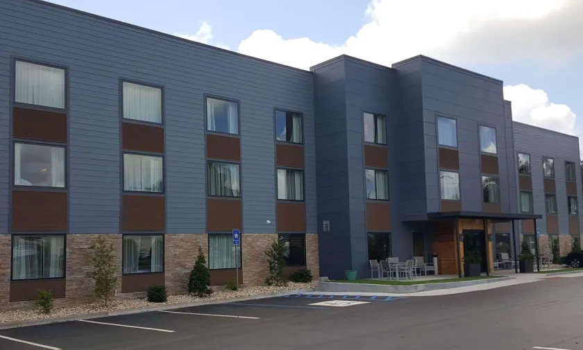 Country Inn & Suites by Radisson, Savannah Midtown, GA - Image 1